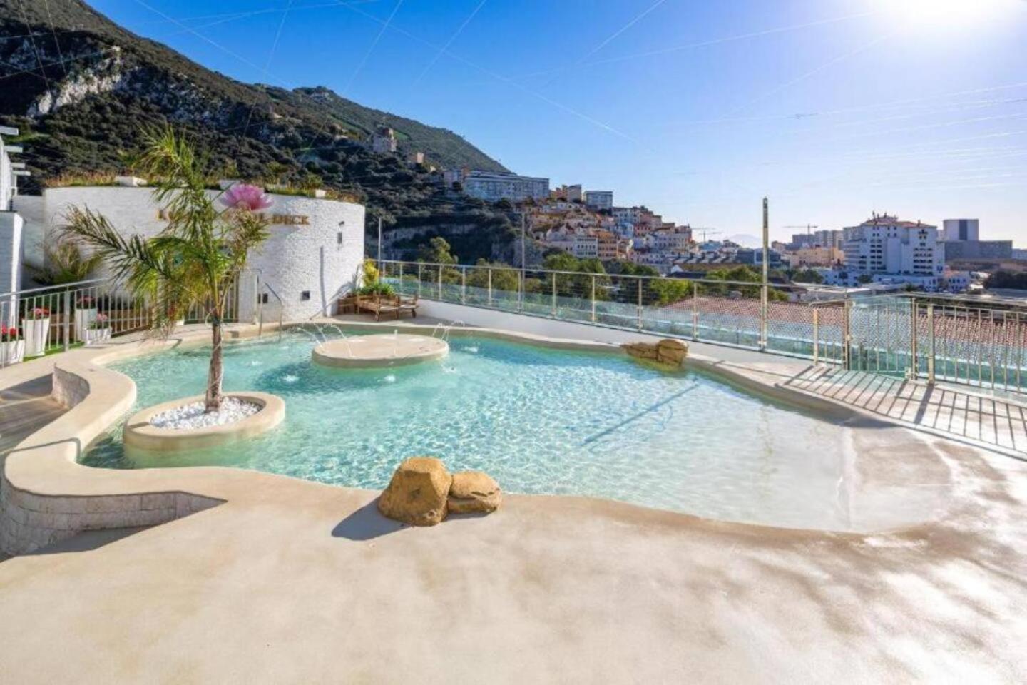 Urban Oasis At Luxurious Ocean Village Гибралтар Экстерьер фото